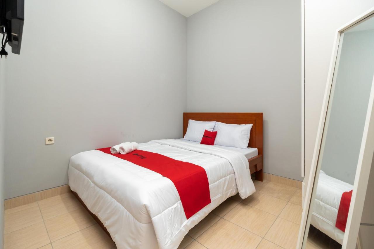 Reddoorz Near Rs Sari Asih Cipondoh Hotel Tangerang Bagian luar foto