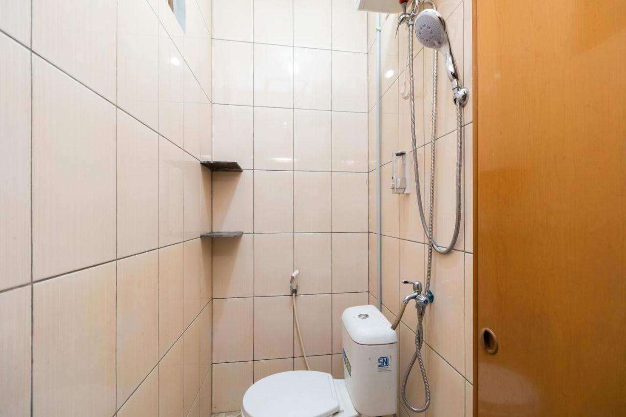 Reddoorz Near Rs Sari Asih Cipondoh Hotel Tangerang Ruang foto