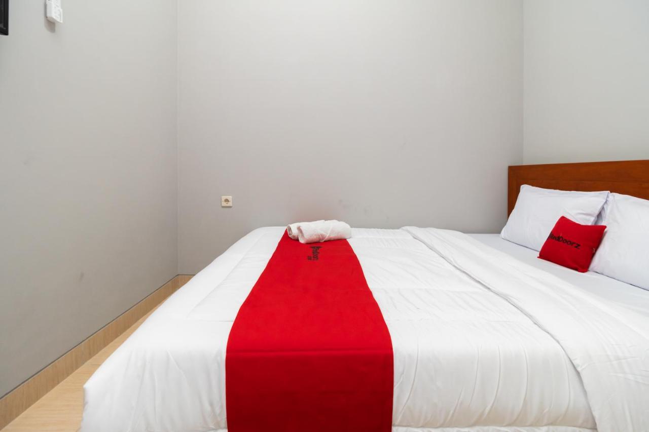 Reddoorz Near Rs Sari Asih Cipondoh Hotel Tangerang Bagian luar foto