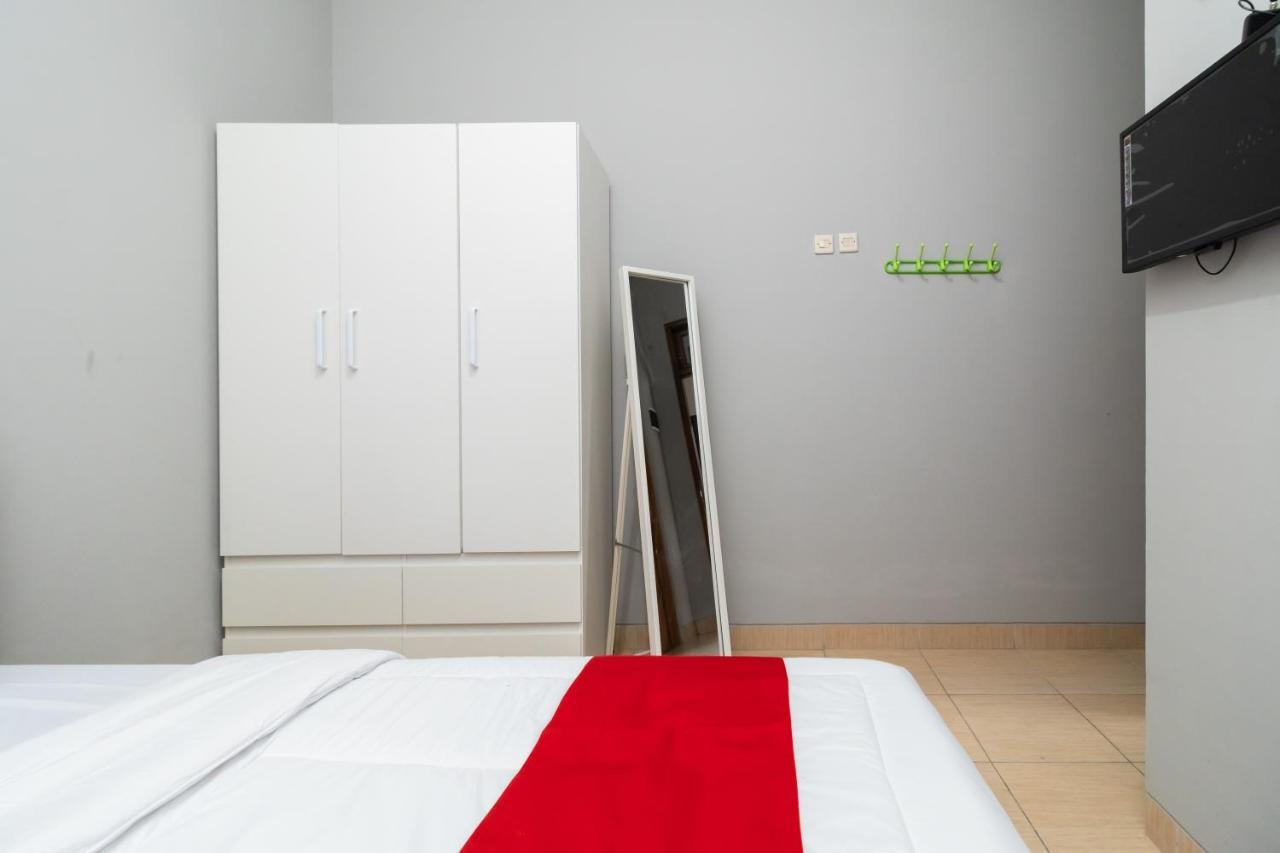 Reddoorz Near Rs Sari Asih Cipondoh Hotel Tangerang Bagian luar foto