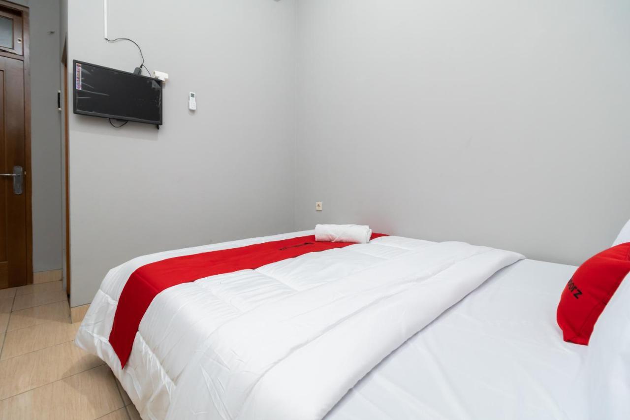 Reddoorz Near Rs Sari Asih Cipondoh Hotel Tangerang Bagian luar foto